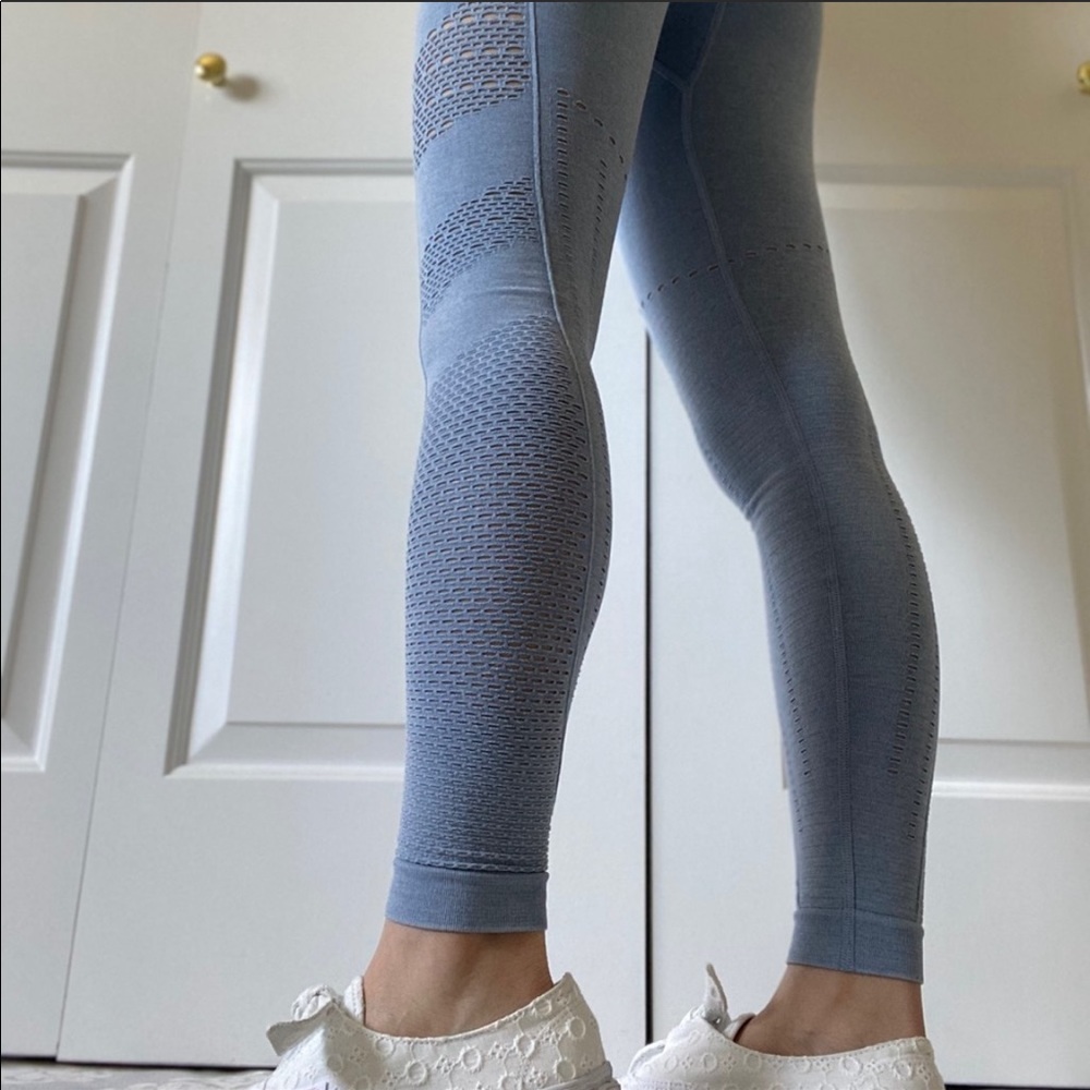SOOTHE - Sky Blue Workout Lounge 2 Piece Set: Sports Bra & Leggings - Picture 7 of 8